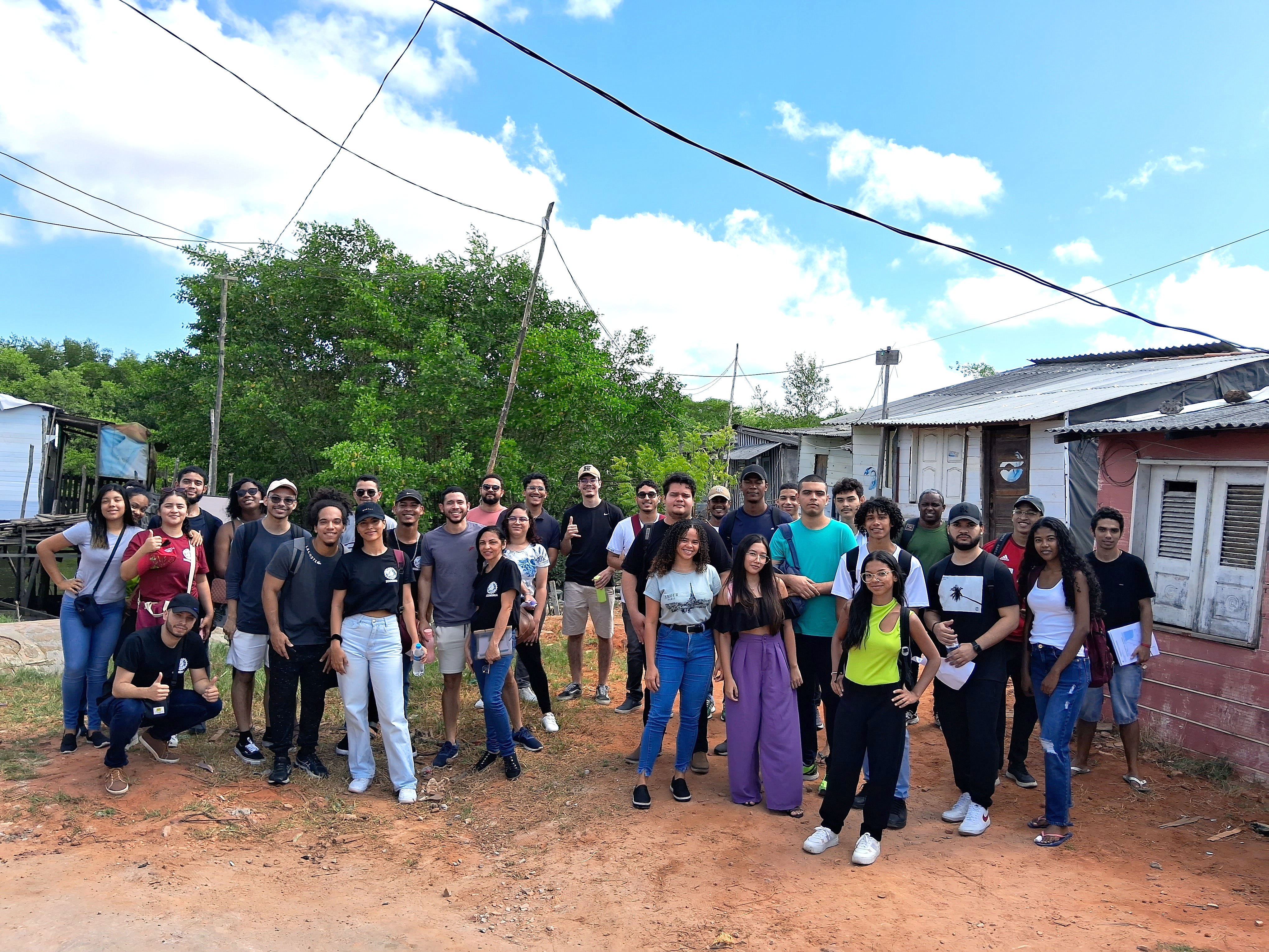 Alunos do curso de Economia da UFMA realizam coleta de dados socioeconômicos na comunidade Santa Júlia, em São Luís