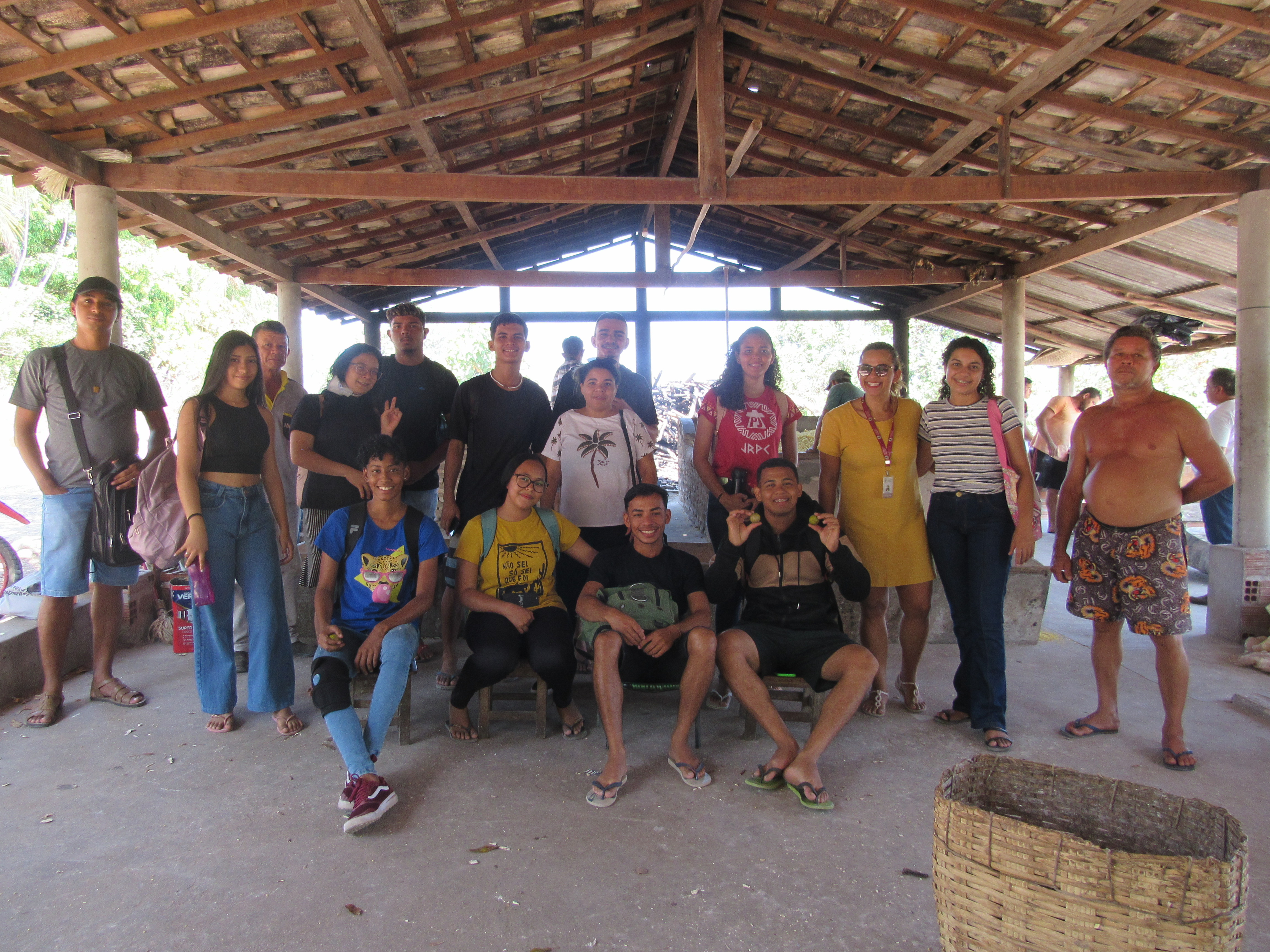 Alunos do Curso de Turismo do Câmpus de São Bernardo da UFMA realizam visita técnica a casas de farinha, em Santana do Maranhão