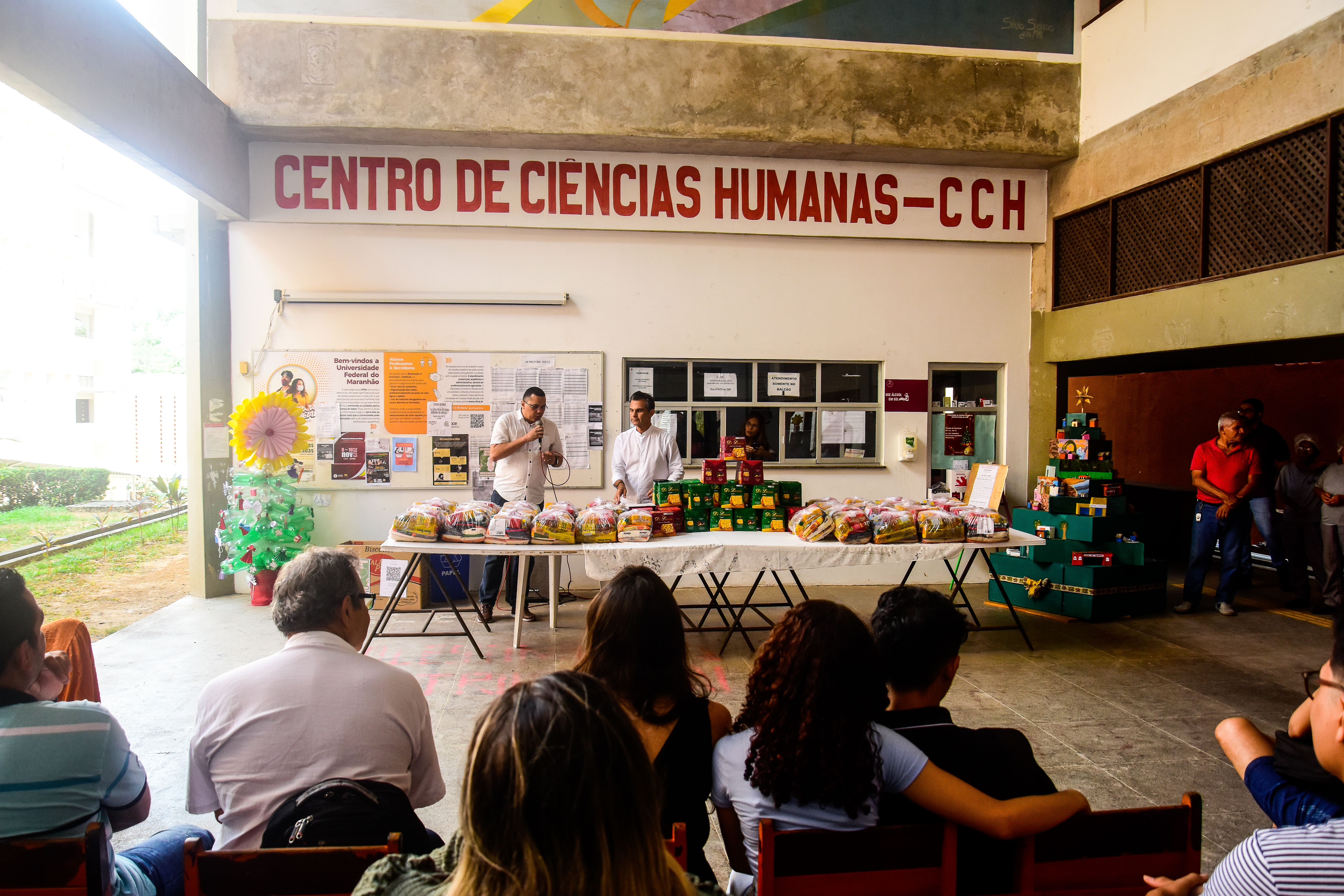 Diretoria do Centro de Ciências Humanas realiza ação Natal solidário e a premiação do I Concurso de Árvores de Natal Sustentáveis