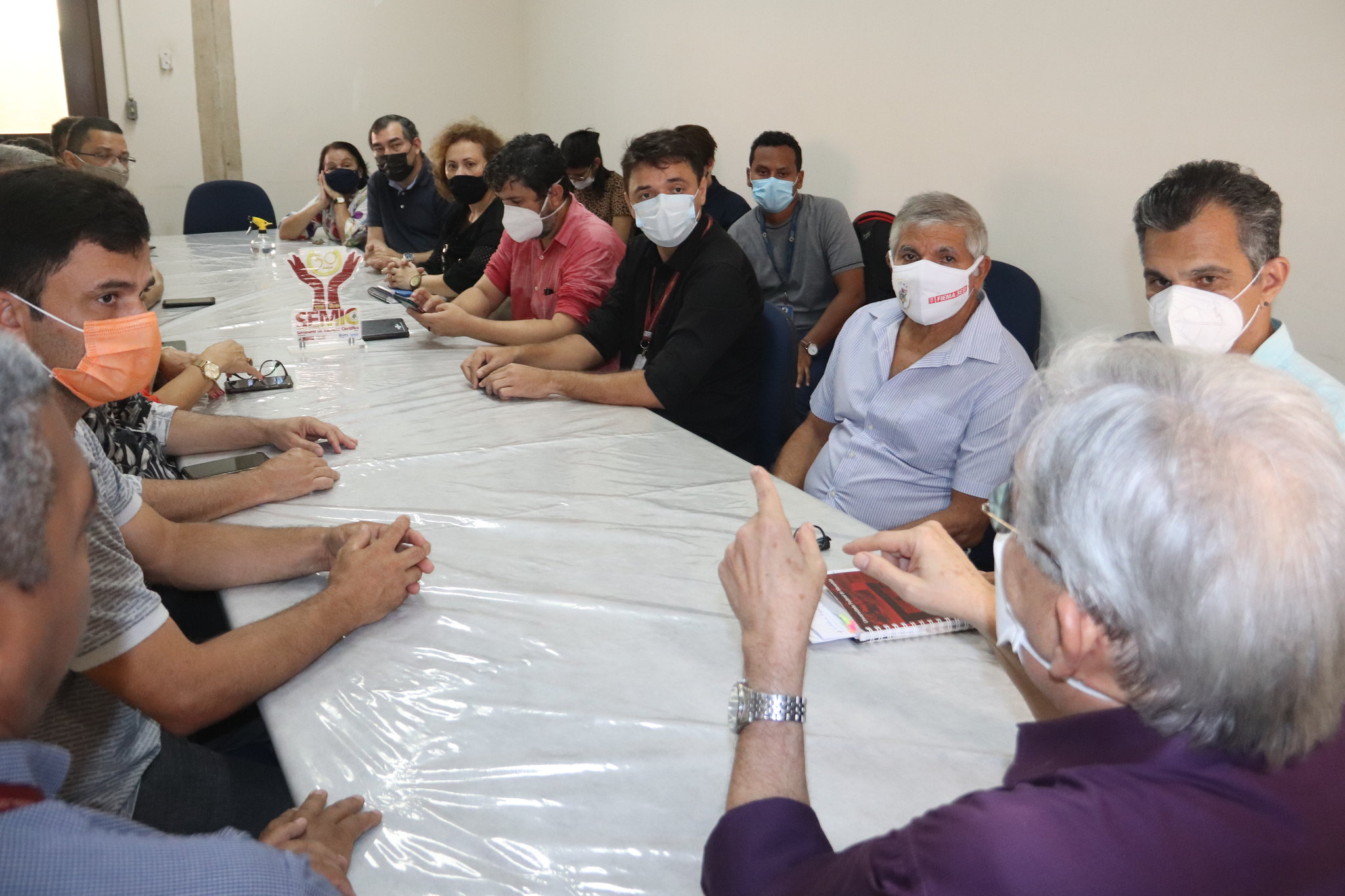 Reitor Natalino Salgado visita o CCH e garante melhorias no prédio para receber a comunidade acadêmica.jpg