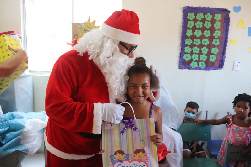 UFMA realiza ação natalina de entrega de brinquedos na Creche Escola Cristo Rei, em parceria com a campanha Papai Noel dos Correios.jpg