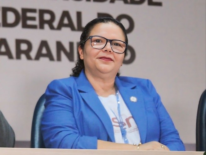 pró-reitora Flávia Nascimento