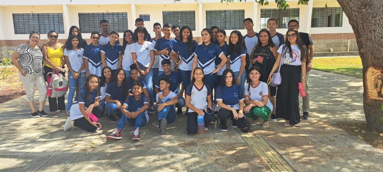 Alunos visitantes da Escola Municipal Elias Alfredo Cury