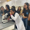 Alunos visitantes no Laboratório do Câmpus de Balsas
