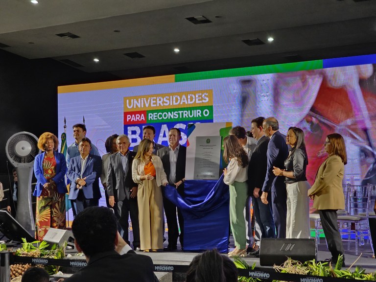 Descerramento da placa de inauguração do Campus de Balsas