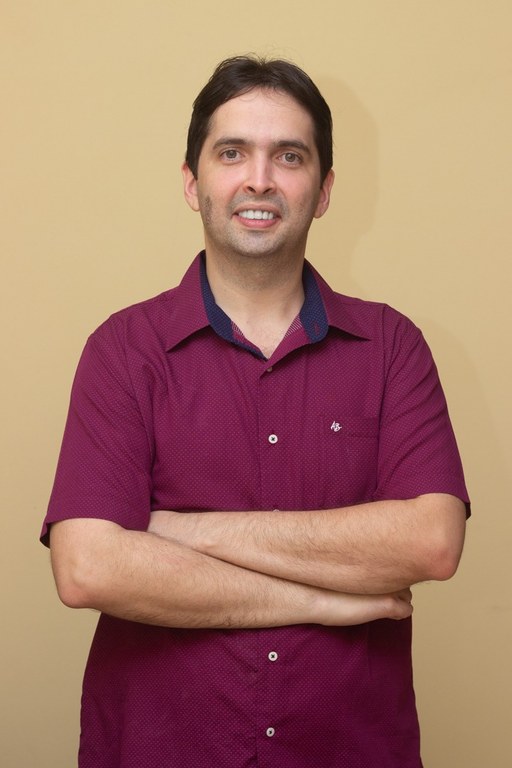 CARLOS BENALVES_curador.jpeg