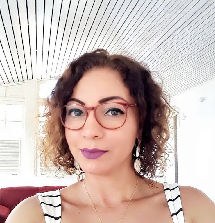 MARLA SILVEIRA-curadora.jpg