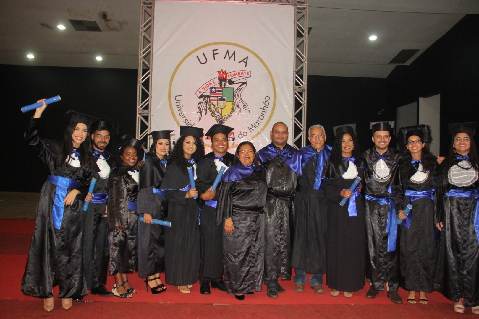 Turma de Q.Licenciatura e Q. Bacharelado reunida nacolação de grau 2018.2.jpg