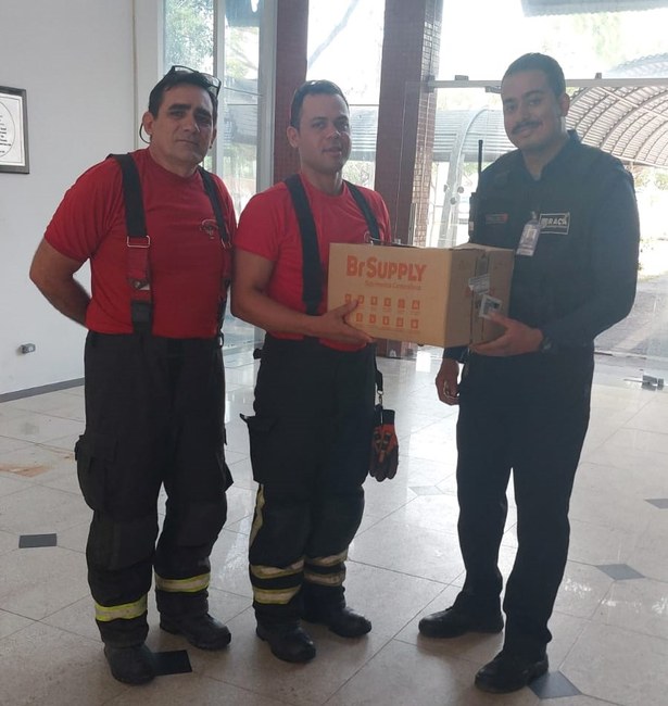 Heróis de farda: Vigilantes da UFMA entram em ação para salvar vida de papagaio no campus