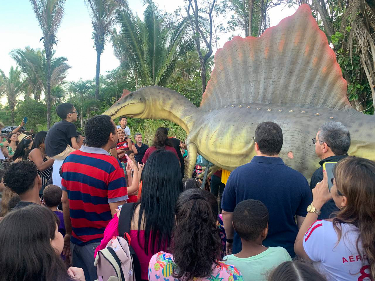 Maranhão de Gigantes: Departamento de Biologia da UFMA e órgãos parceiros exibem réplica em tamanho real do dinossauro encontrado no Maranhão, o Spinosaurus