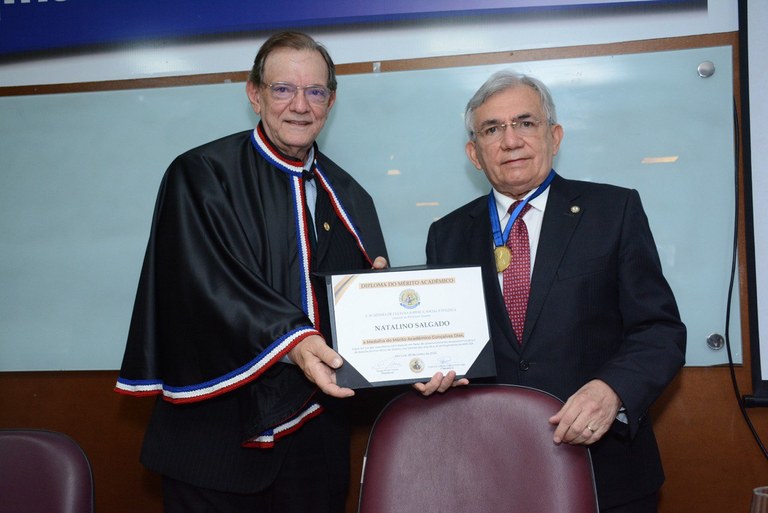 Academia Maranhense de Cultura Jurídica, Social e Política homenageia reitor da UFMA