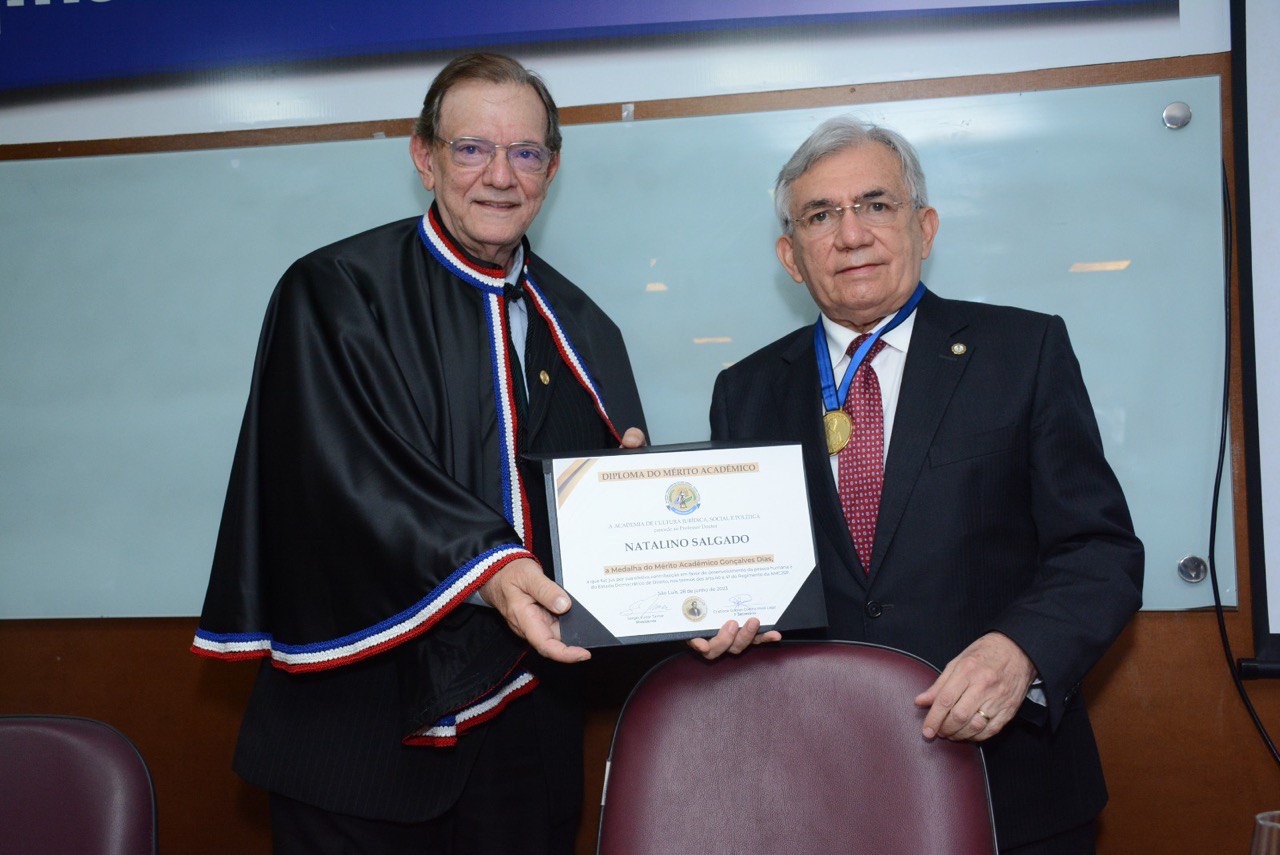 Academia Maranhense de Cultura Jurídica, Social e Política homenageia reitor da UFMA