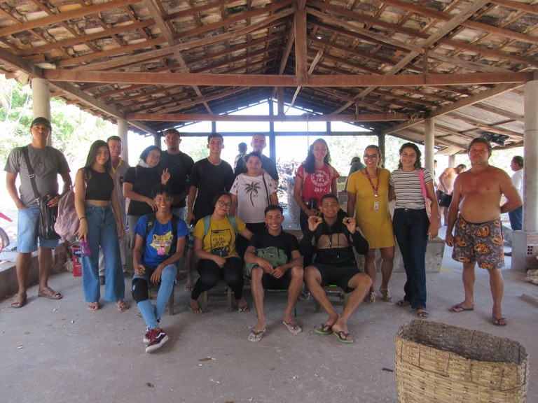 Alunos do Curso de Turismo do Câmpus de São Bernardo da UFMA realizam visita técnica a casas de farinha, em Santana do Maranhão