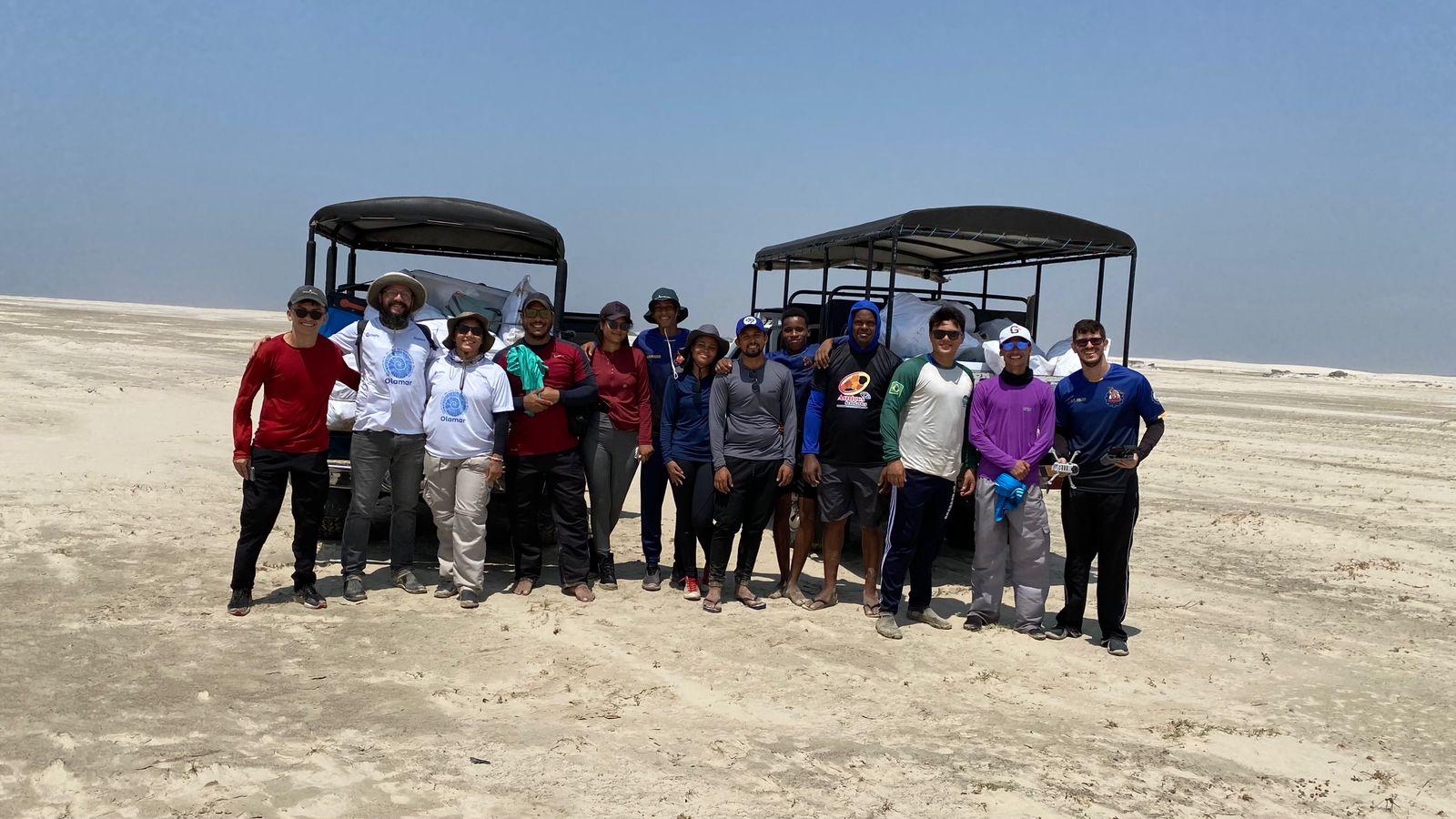 Alunos e professores da UFMA realizam coleta de lixo marinho na região dos Lençóis Maranhenses