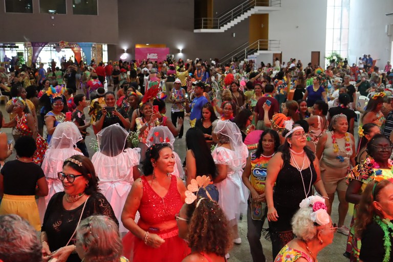 Baile da FelizIdade 2026 na UFMA resgata memórias do carnaval de rua e reúne centenas de foliões