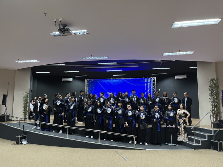 Colun celebra a formatura de 54 alunos do 3º ano do Ensino Médio