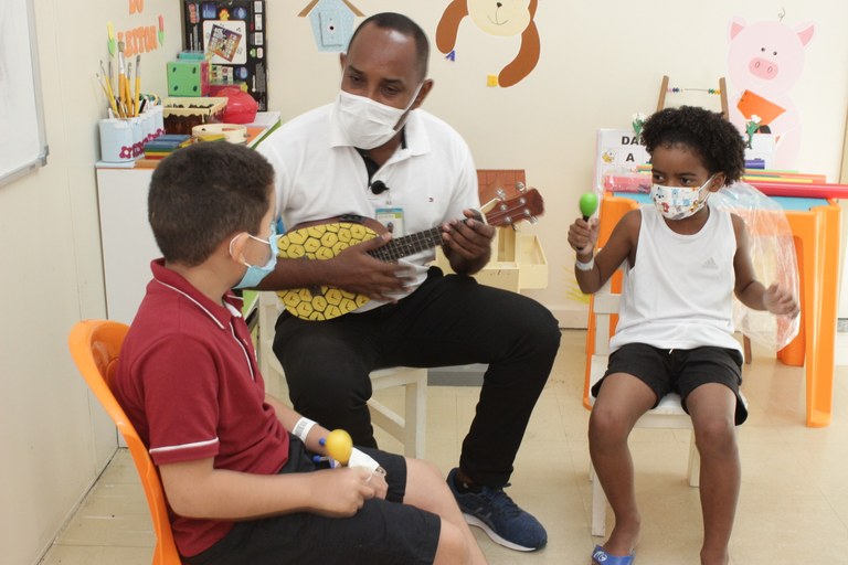 Crianças internadas no HU-UFMA têm suas rotinas transformadas por meio da música