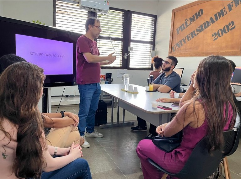 Departamento de Morfologia da UFMA recebe treinamento em Roteiro para Podcast