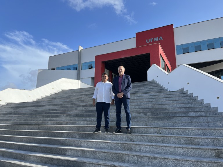 Deputado Federal Márcio Jerry visita instalações da Biblioteca Central da UFMA