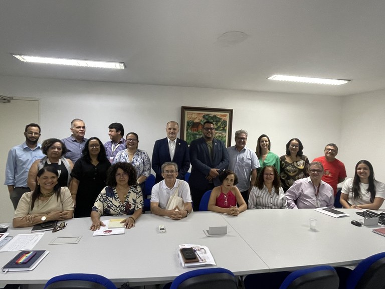 Diálogo aberto: reitor recebe diretoria da Apruma