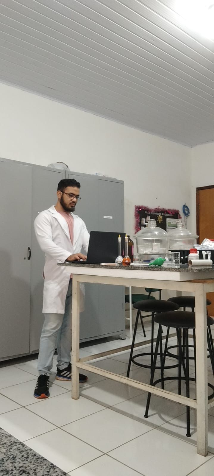 Discente da UFMA Câmpus Imperatriz investiga as potencialidades das aplicações de cristais orgânicos com inovações para a saúde e tecnologia