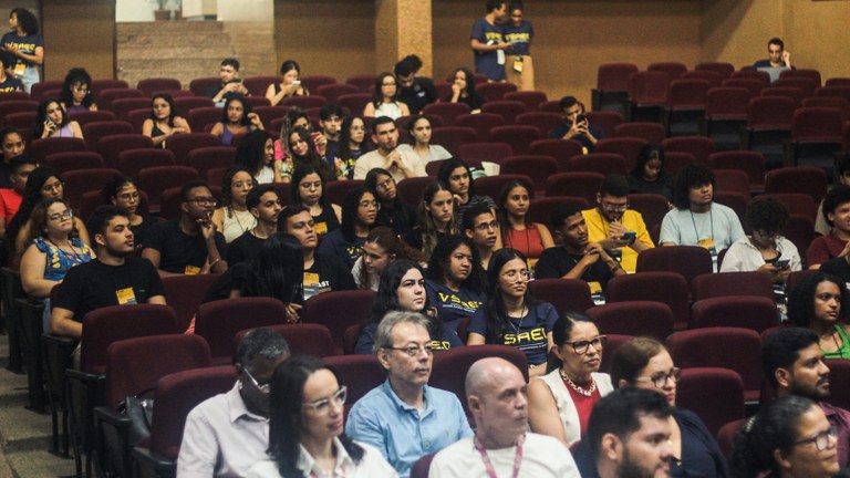 Discentes de Engenharia Química e Química Industrial realizam abertura da V Semana Acadêmica de Engenharia Química