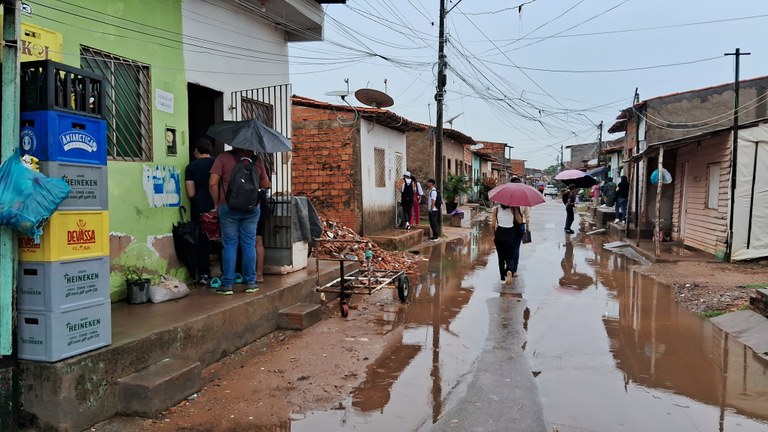 Discentes do curso de economia realizam atividade prática na Vila Santa Júlia