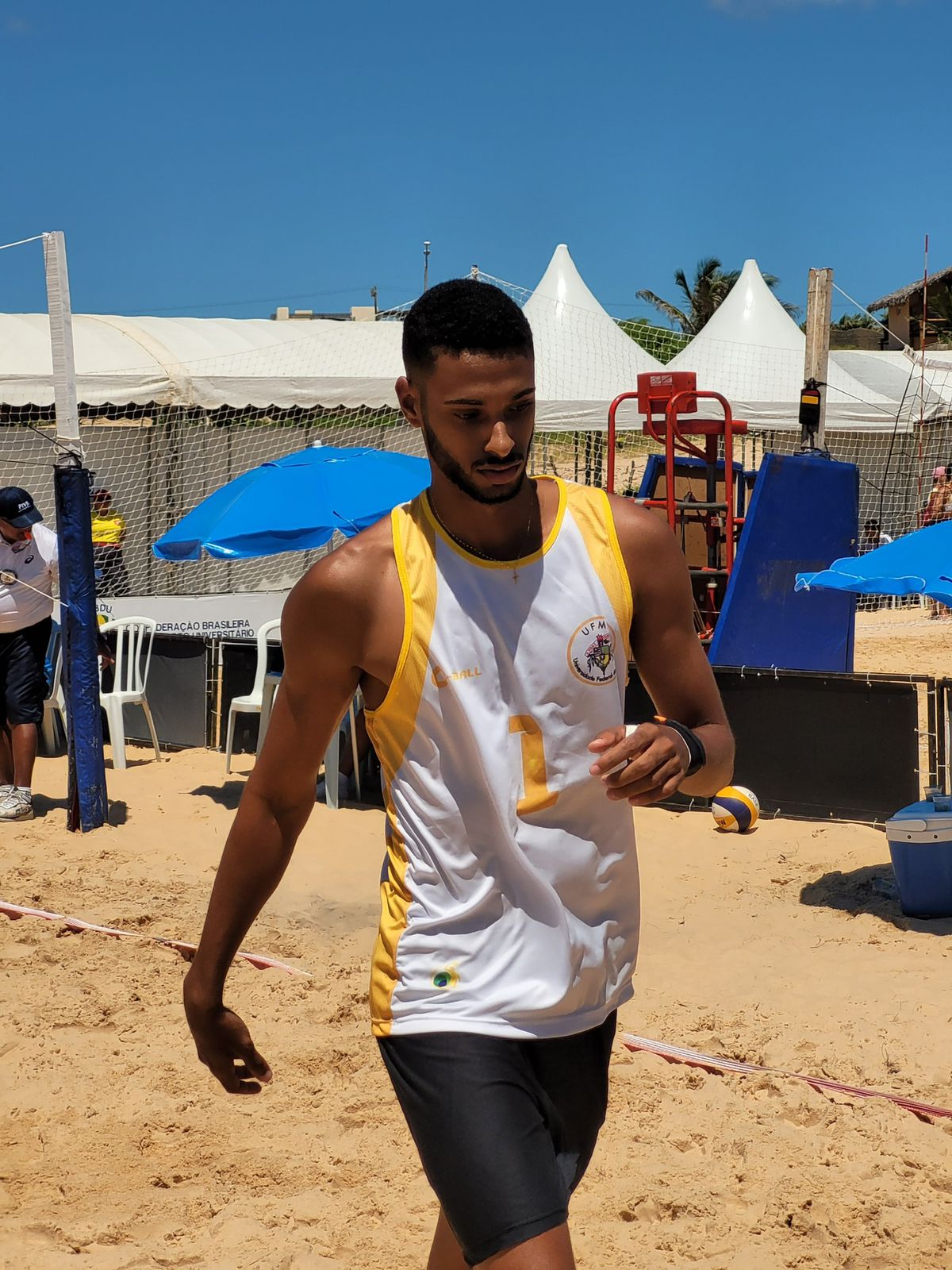 ENTREVISTA Mestrando em Educação Física, capitão do time de voleibol da UFMA, conta sua história no esporte e as expectativas para os JUBs 2022 (1).jpeg