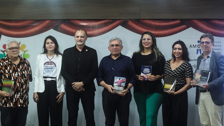 Evento marca lançamento e relançamento de obras com selo Edufma