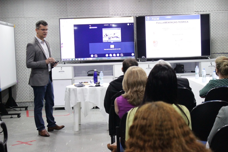 Gerente de Atenção à Saúde do HU defende tese de doutorado pela UERJ.jpeg