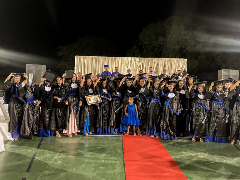 Histórias de superação se reúnem na colação de grau do Centro de Ciências de Codó