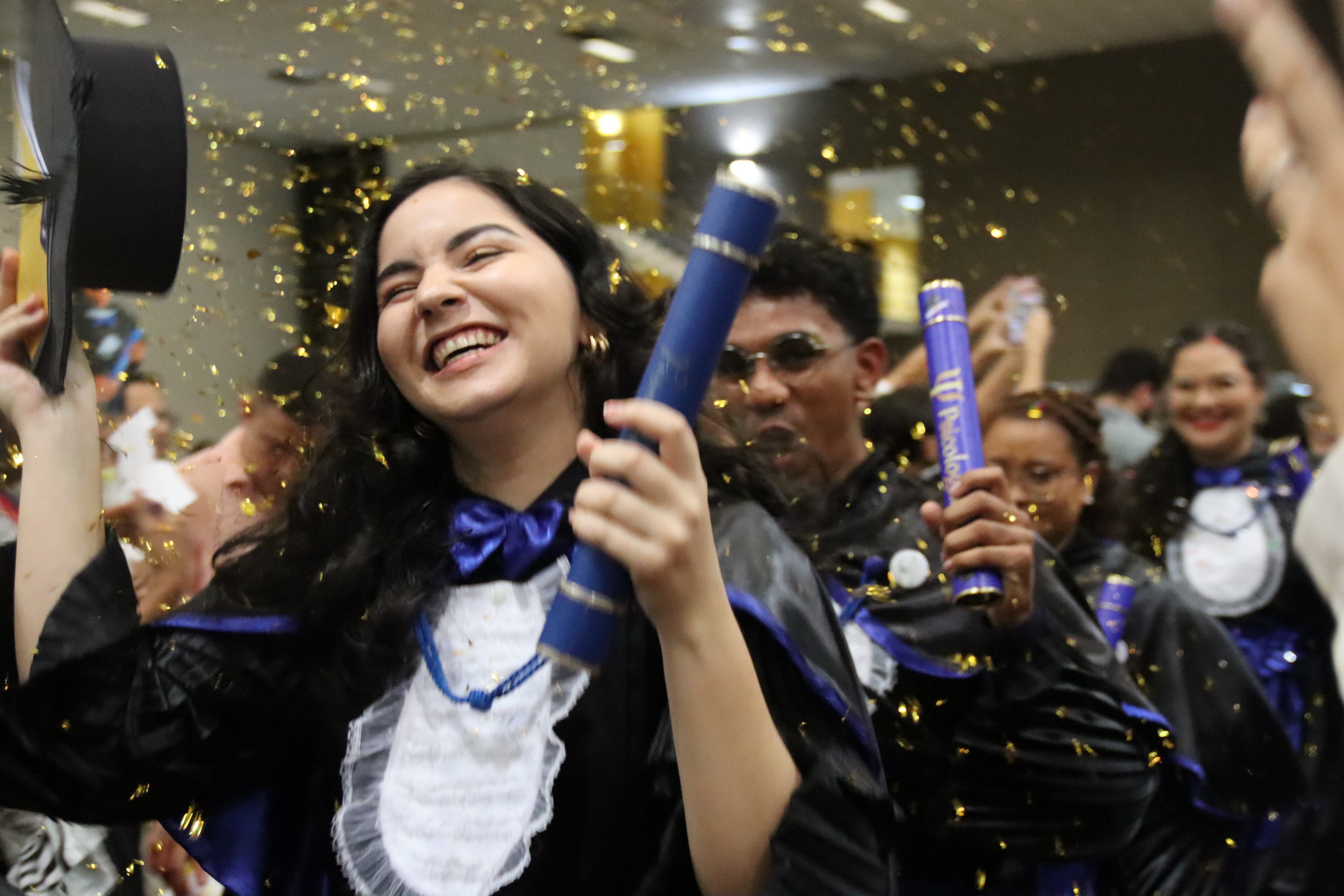 Histórias de vida e diversidade marcam colações de grau da UFMA em São Luís