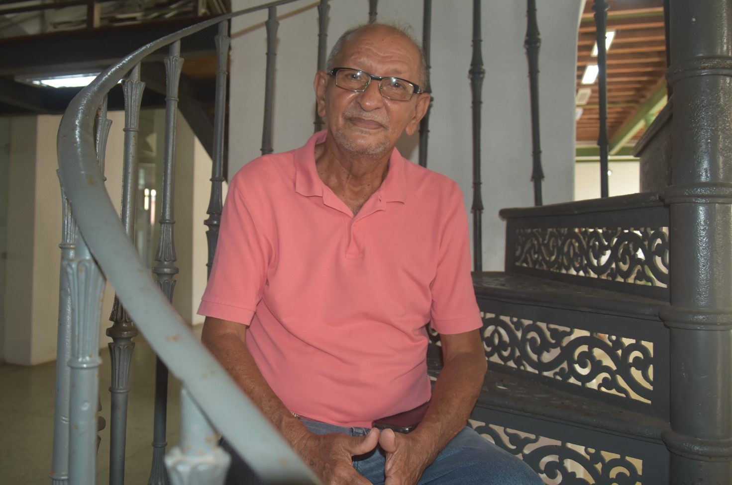 José Mário Rodrigues recebe Diploma de Agradecimento por sua dedicação de 48 anos à Universidade.jpg