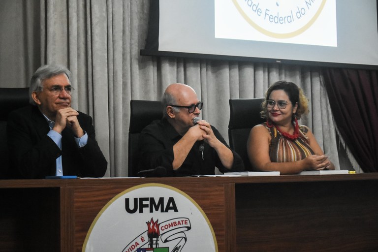 Livro que conta a história da implantação da TV UFMA foi lançado nessa sexta-feira, 14, no Palácio Cristo Rei.