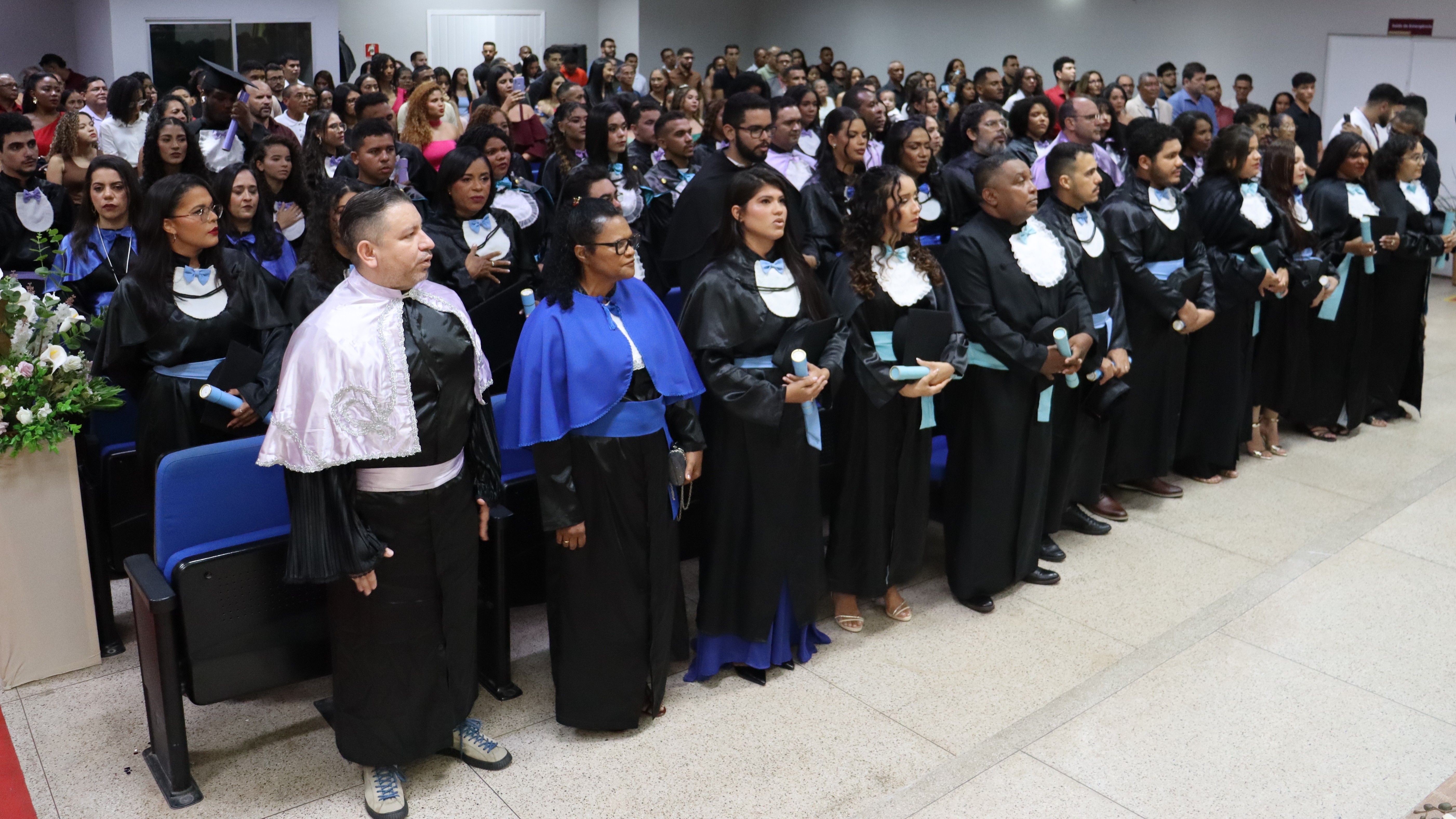 "No topo da montanha": histórias de superação marcam Colação de Grau no Centro de Ciências de Bacabal