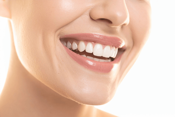 Pesquisa da UFMA aponta alternativa para reduzir sensibilidade durante procedimento de clareamento dental