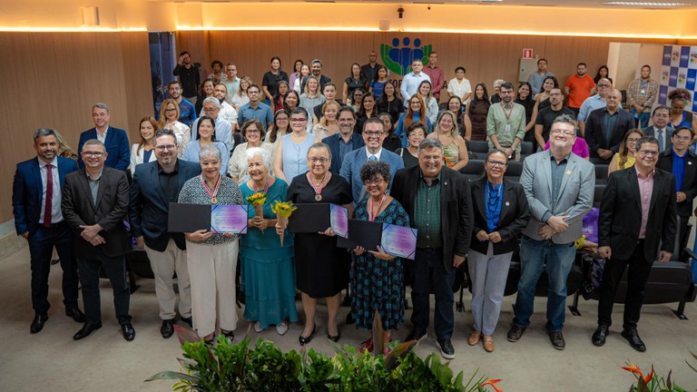 Pesquisadora da UFMA recebe honraria científica em evento que valoriza o protagonismo de mulheres na Ciência