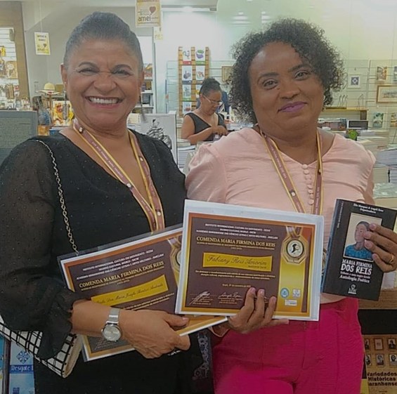 Pró-Reitora de Extensão e Cultura recebe a Comenda Maria Firmina dos Reis (1).jpeg