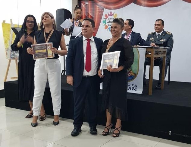 Pró-Reitora de Extensão e Cultura recebe a Comenda Maria Firmina dos Reis.jpg