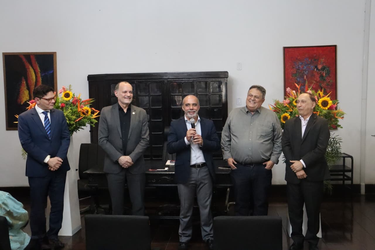 Professor da UFMA lança livro sobre inteligência artificial, em São Luís