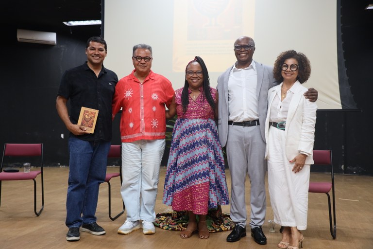 Professor da UFMA lança livro sobre licenciatura pioneira em Estudos Africanos e Afro-Brasileiros