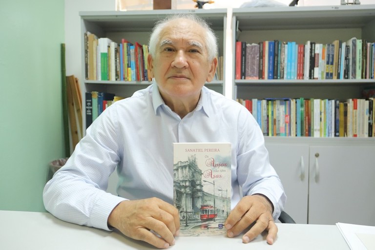 Professor do curso de Design realizará na sexta-feira, 27, o lançamento do livro ficcional “Os anjos não têm asas” (1).JPG