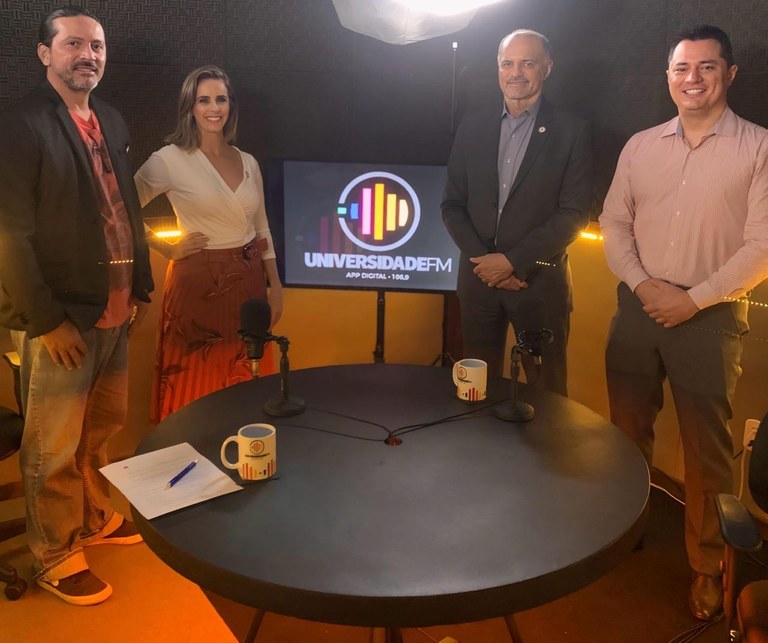 Programa de entrevista com o reitor da UFMA estreia na Universidade FM
