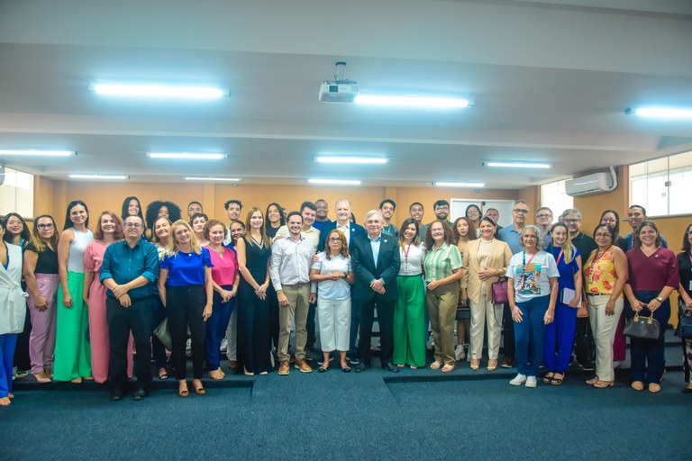 eitor da UFMA realiza visita aos prédios de Enfermagem e Biblioteca Central na manhã dessa sexta-feira, 10