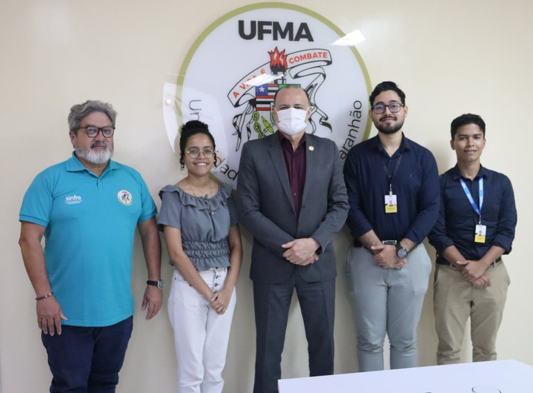Reitor da UFMA recebe a Empresa Júnior Insight de Engenharia Elétrica, parceria que fortalece a inovação na Universidade
