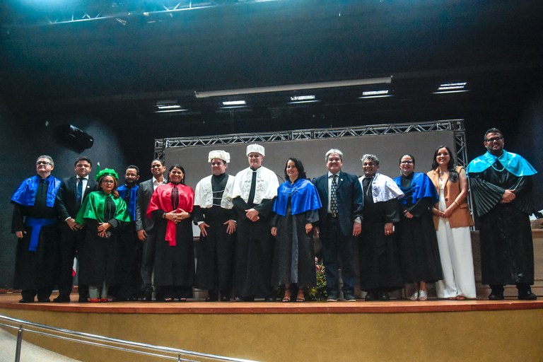 Reitor empossa novos vice-reitor, pró-reitores e superintendentes