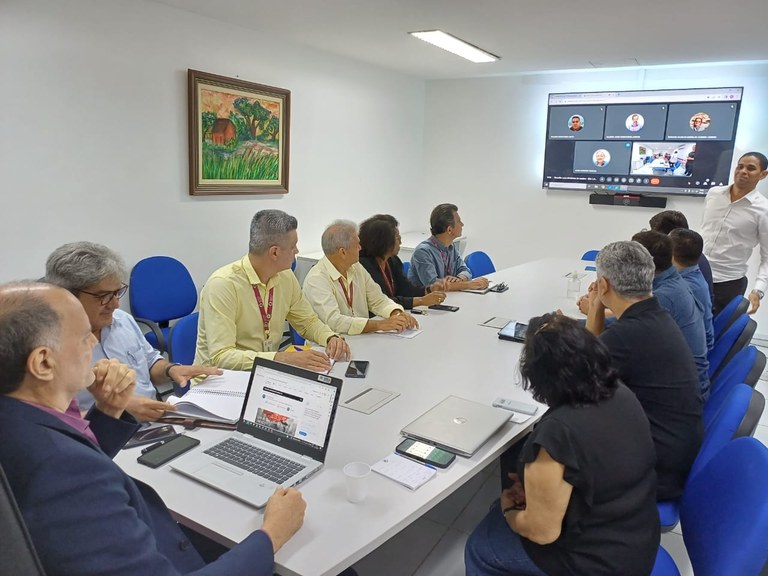 Reitor faz primeira reunião com os diretores de centro da capital e do continente