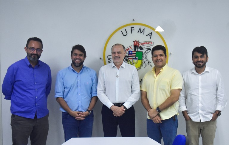 Reitor Fernando Carvalho recebe visita do deputado federal Pedro Lucas Fernandes