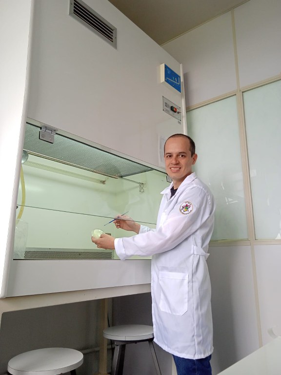 Técnico de laboratório da UFMA publica artigo em revista nacional de divulgação científica voltada para o público infantil