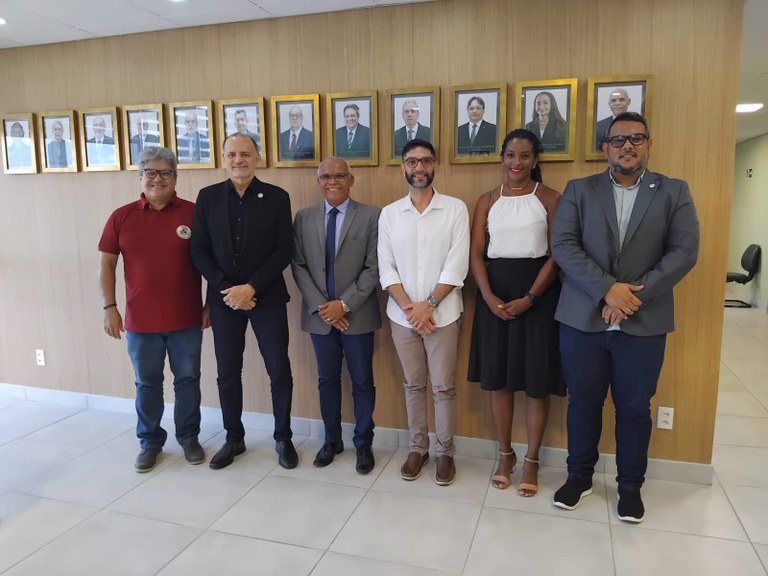 UFMA e Conselho Regional de Medicina Veterinária buscam solução para animais abandonados na Cidade Universitária